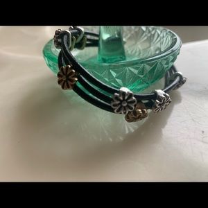 Leather, flower bead bracelet